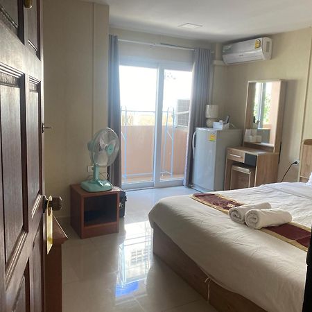 פאטאיה Hug Me Guesthouse מראה חיצוני תמונה